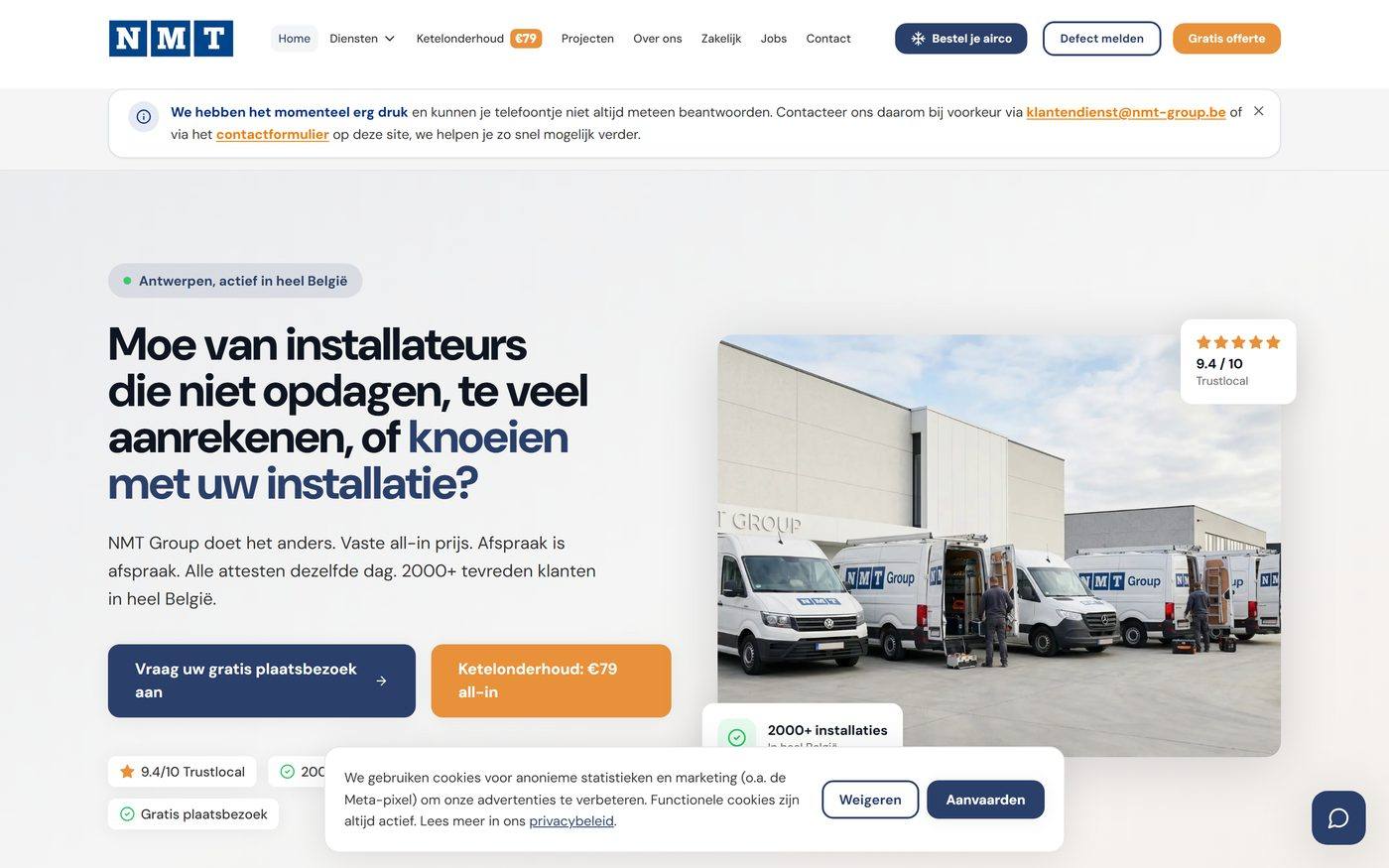 Startpagina van een installatiebedrijf met offerteknop, ketelonderhoud en trustbadges